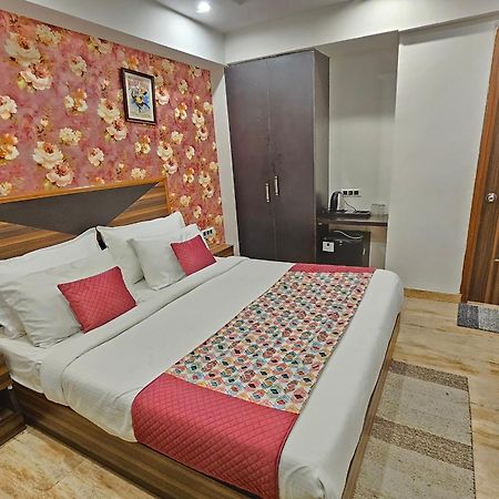 Hotel Linda Suites Near International Airport By La Casa Ню Делхи Екстериор снимка
