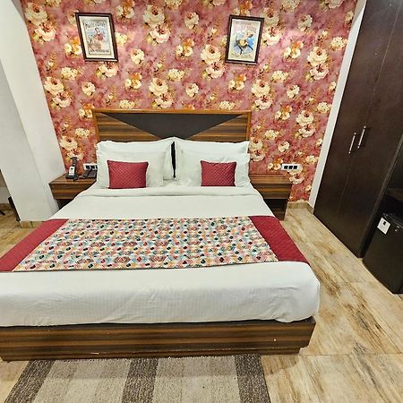 Hotel Linda Suites Near International Airport By La Casa Ню Делхи Екстериор снимка