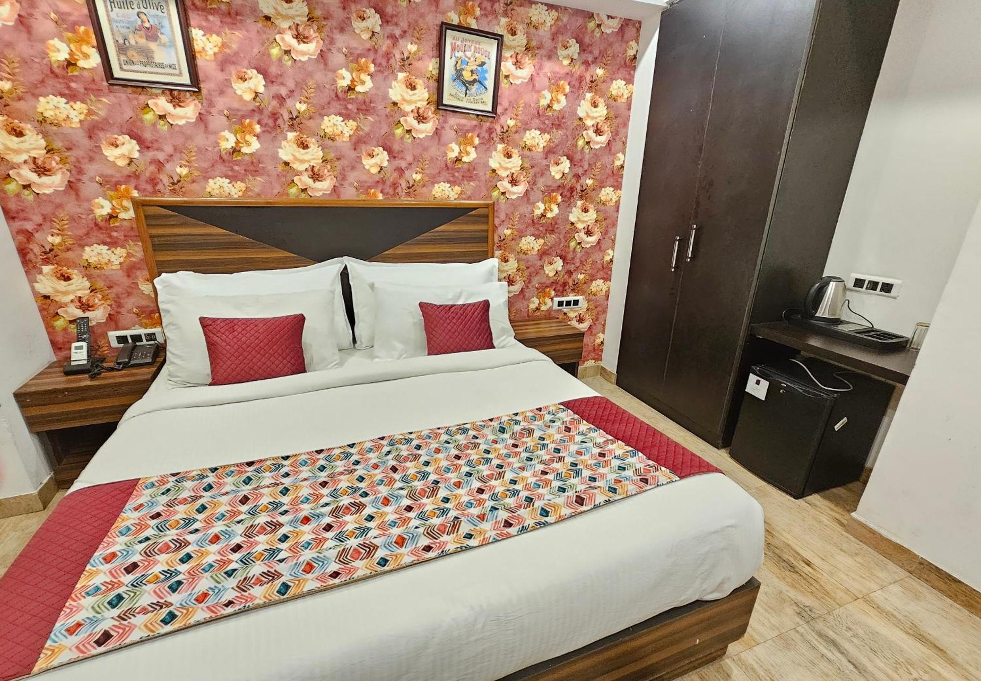 Hotel Linda Suites Near International Airport By La Casa Ню Делхи Екстериор снимка