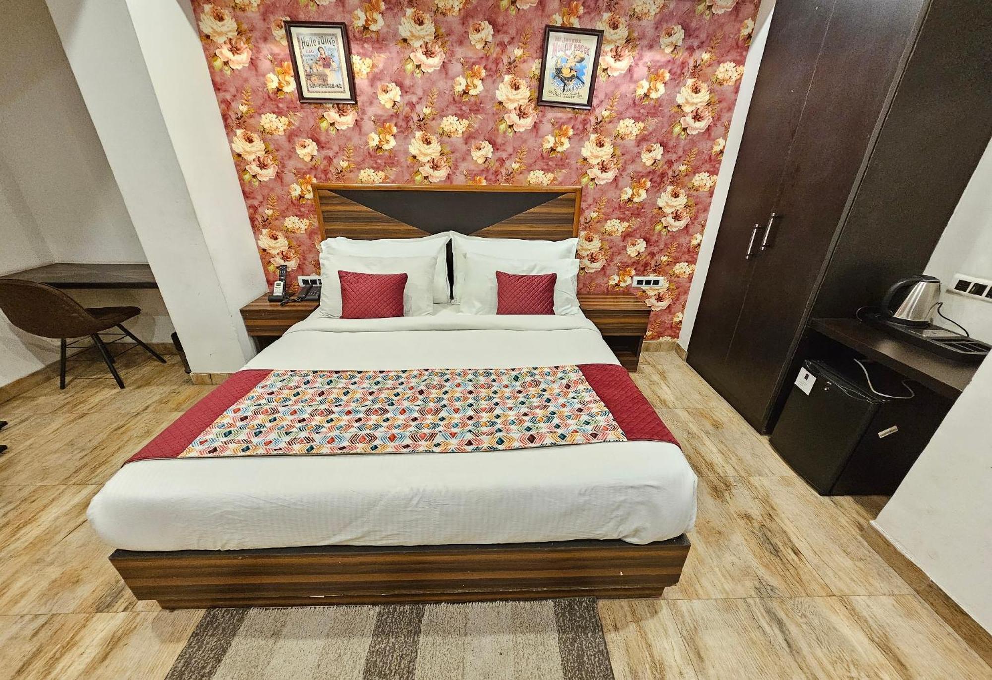 Hotel Linda Suites Near International Airport By La Casa Ню Делхи Екстериор снимка